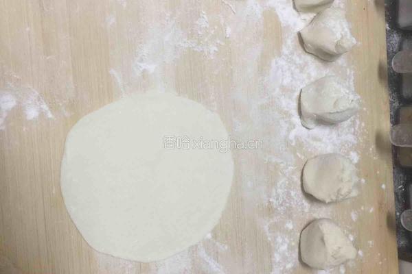 韭菜鸡蛋肉馅（肉三鲜）蒸饺的做法图解3