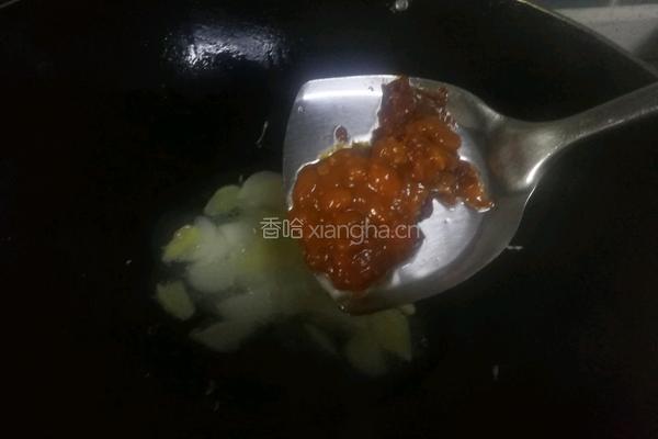 雪豆腐炒香肠的做法图解5