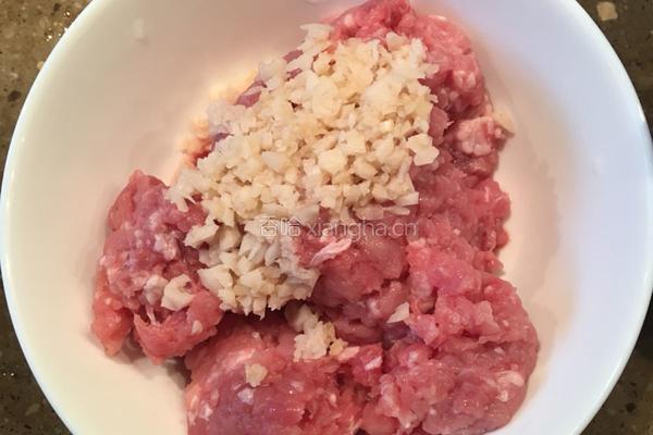 香菇莲藕蒸肉的做法图解1