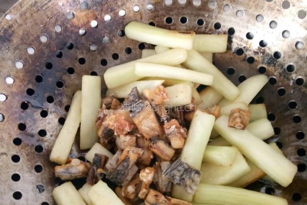 咸鱼茄子煲的做法图解4