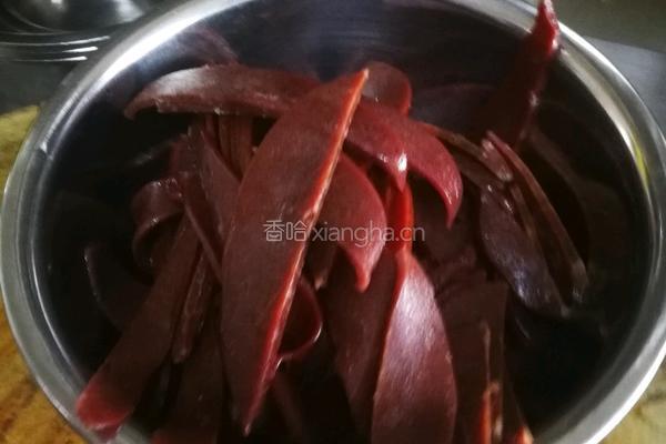 韭菜拌猪肝的做法图解1