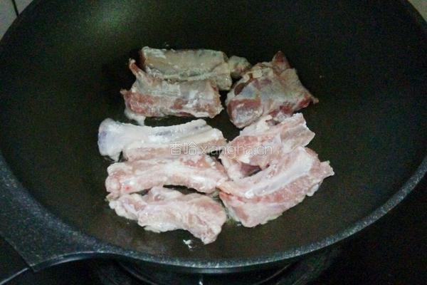 话梅栗子烧小排的做法图解7