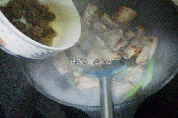 话梅栗子烧小排的做法图解11
