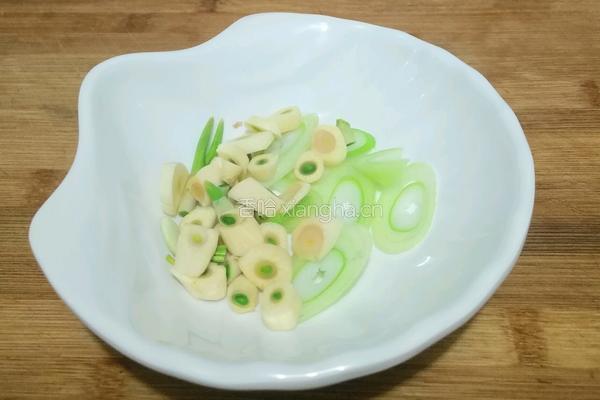 胡萝卜丝炒黄豆芽的做法图解2