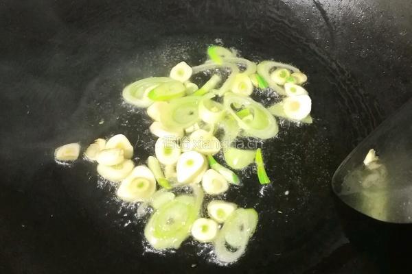 胡萝卜丝炒黄豆芽的做法图解3