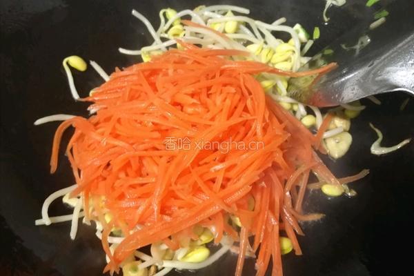 胡萝卜丝炒黄豆芽的做法图解5
