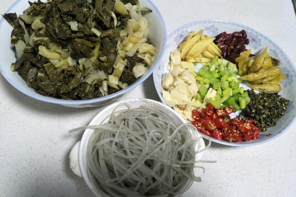 酸菜羊肉炖粉条的做法图解2