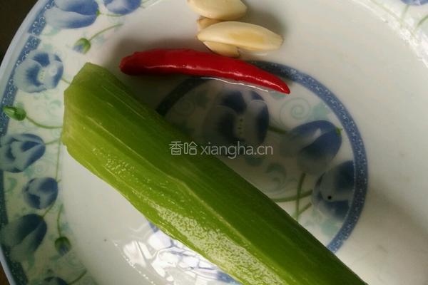 清炒莴笋的做法图解1