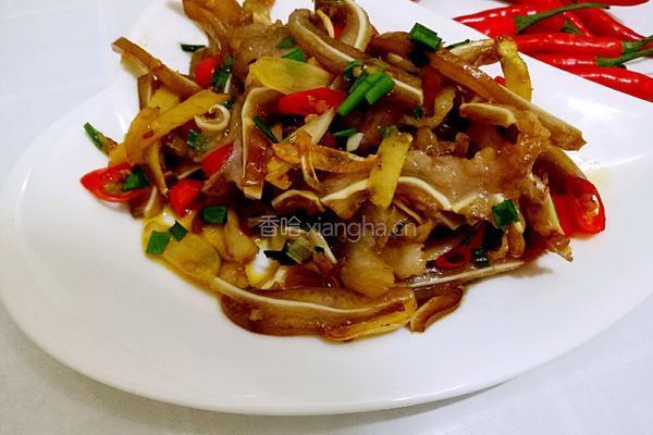 辣炒猪耳朵的做法图解1