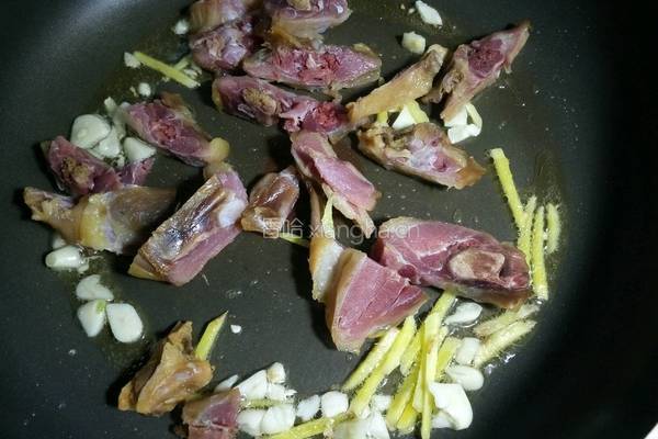 腊鸭腿炒辣椒的做法图解6