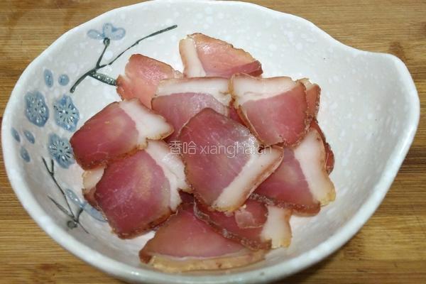 彩椒炒腊肉的做法图解2