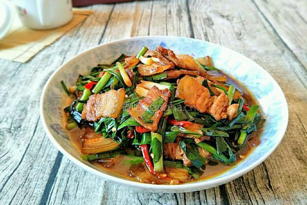 青蒜炒三层肉
