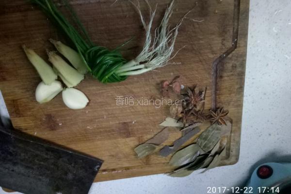 红烧酸辣猪肠的做法图解7