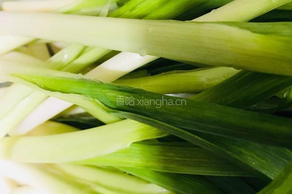 青蒜炒豆腐皮的做法图解4