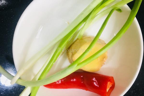 青蒜炒豆腐皮的做法图解5