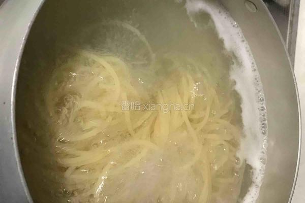 奶油紫绿意大利面的做法图解2