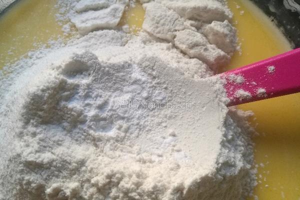 8寸萨瓦林戚风蛋糕的做法图解3