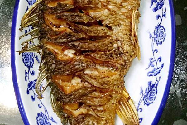 鲁菜大师蒋家菜酱烧炖鲤鱼的做法图解4