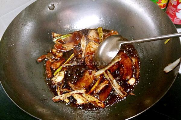 鲁菜大师蒋家菜酱烧炖鲤鱼的做法图解6
