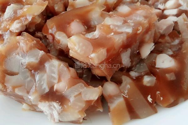 花生米肉皮冻的做法图解3