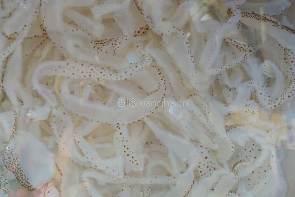 蒜苔拌海蜇的做法图解1