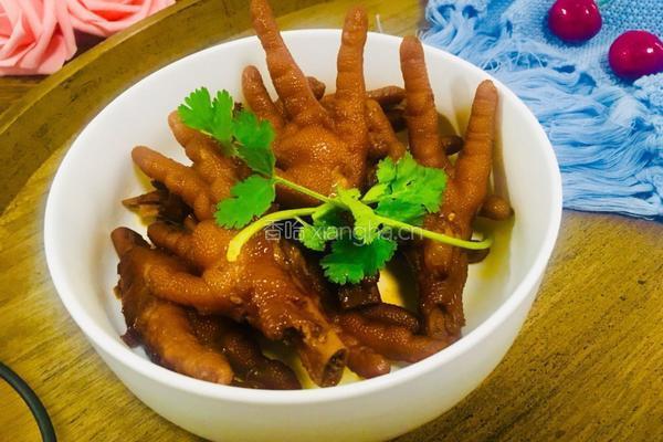 红烧鸡爪的做法图解1