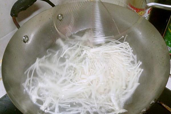 鲁菜大师蒋家菜蛋皮波菜金针菇的做法图解3