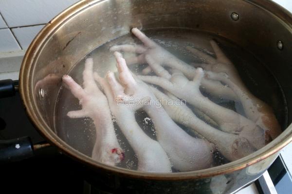 凤爪养颜汤的做法图解2