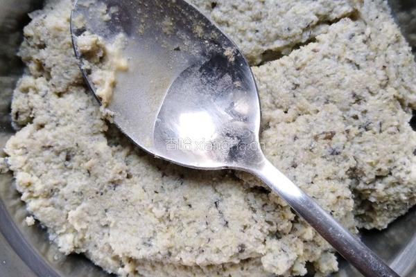 豆渣玉米面薄饼的做法图解2