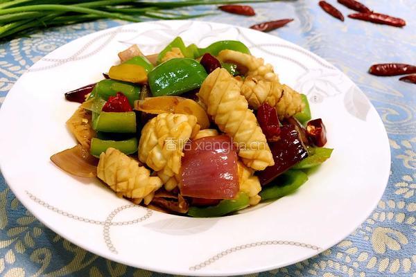 青椒炒鱿鱼的做法图解1