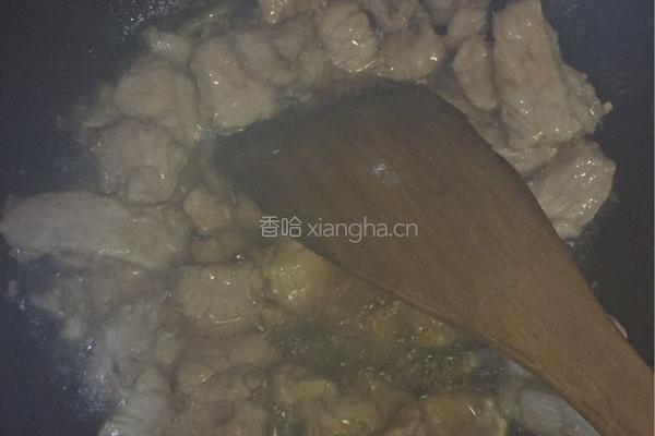 红萝卜炒肉片的做法图解2