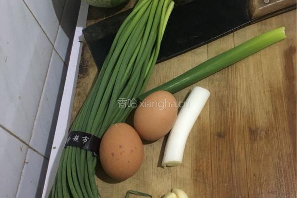 蒜苔炒鸡蛋（孕期）的做法图解1