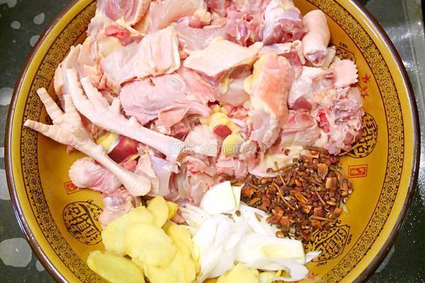 鲁菜大师蒋家菜酱烧炖鸡块的做法图解2