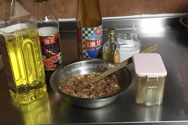 肉煎蛋的做法图解2