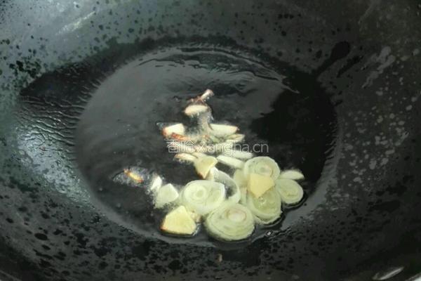 老味道猪肉粉条汤的做法图解3
