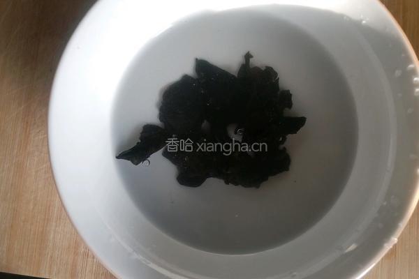 山药炒木耳的做法图解1