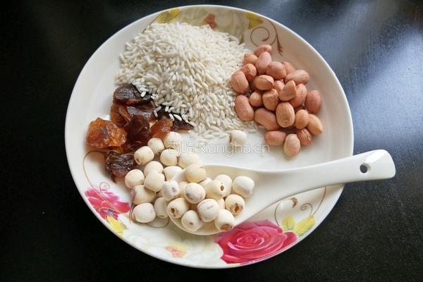 桂圆莲子八宝粥的做法图解5