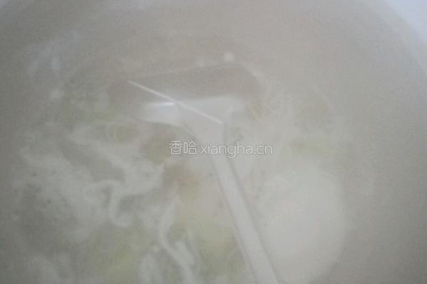 西兰花虾米鸡蛋面的做法图解5