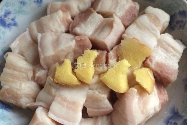 豆角干烧肉的做法图解1