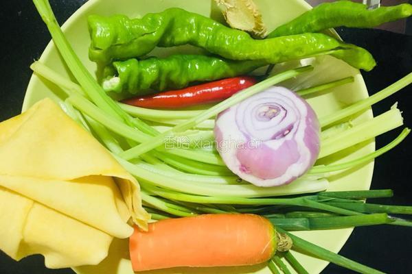 杂蔬豆腐皮的做法图解2