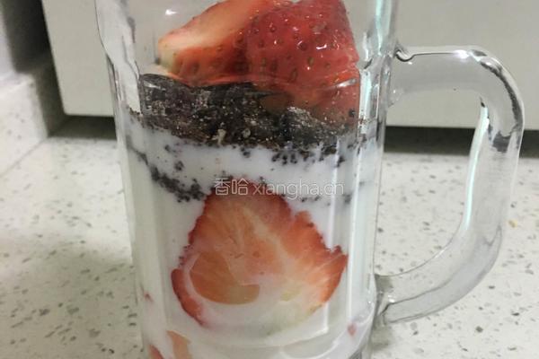 草莓奥利奥酸奶的做法图解4