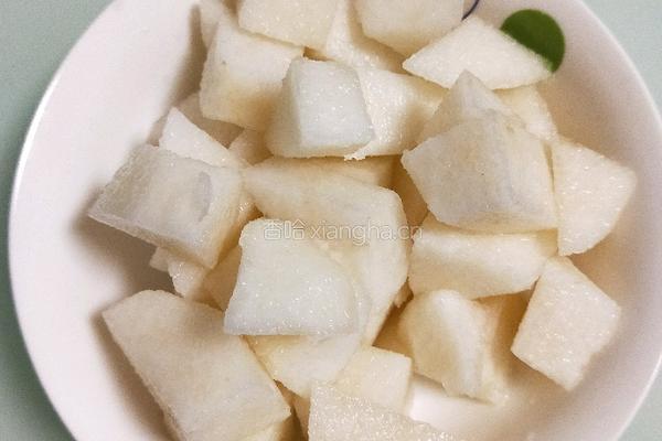 雪梨银耳羹的做法图解3