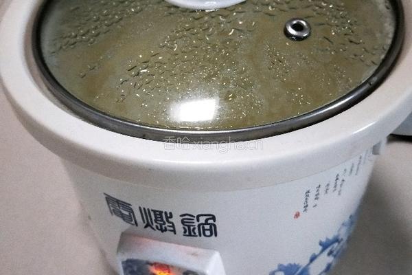 雪梨银耳羹的做法图解5
