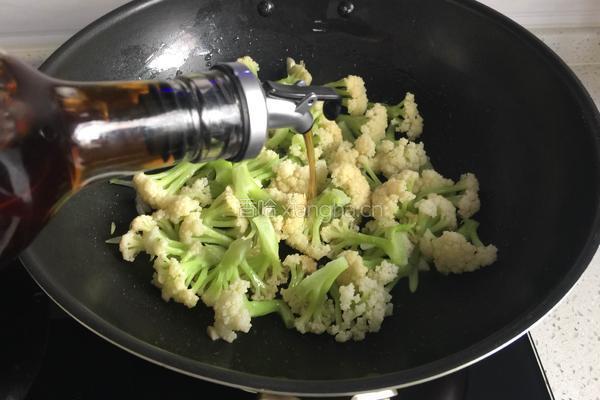 老干妈炒有机菜花的做法图解4
