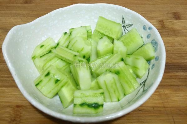 马蹄炒黄瓜的做法图解1