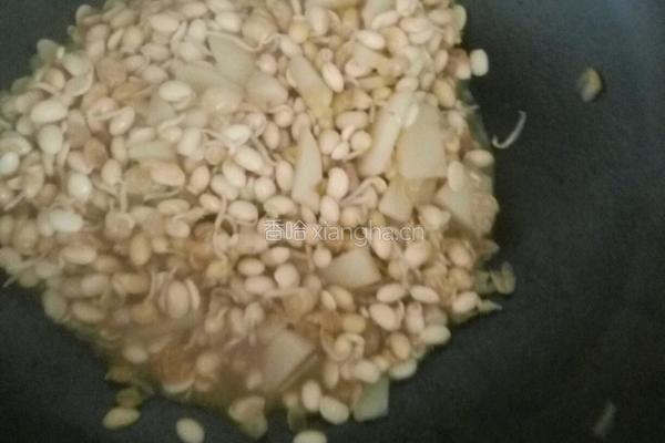 土豆炖黄豆芽的做法图解9