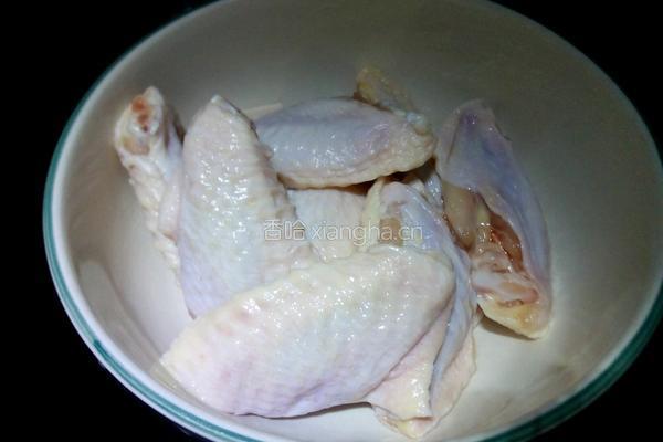 蒜香鸡翅的做法图解1