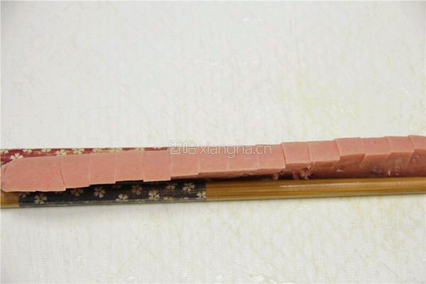火腿煎蛋：超简单の高颜值花式早餐的做法图解3