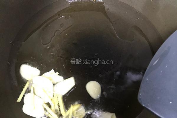 韭菜炒鸭血的做法图解7