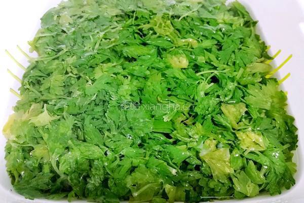 凉拌芹菜叶的做法图解4
